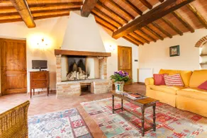 Apartment in historic house with pool and view - Image 2