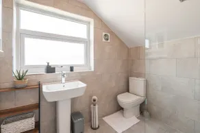 Kingsway Property. 4 bed, 5 guests. (Discounts Ava - Image 5