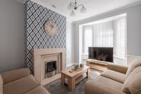 Kingsway Property. 4 bed, 5 guests. (Discounts Ava - Image 2