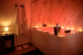 Romantic spa/sauna suite in Avignon - Image 4