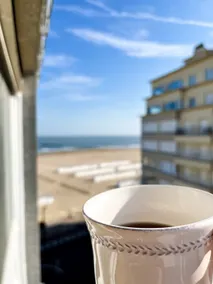 Bright, sunny apartment with balcony in Knokke - Image 5