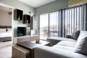 Sunny & cosy apt with balcony in Peristeri! - Image 2
