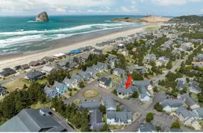 Blissful 3BR home steps to the beach, pet friendly - Image 3