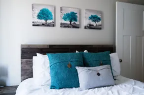 Quintessential Iowa Stay -Quiet, Cozy & Convenient - Image 5