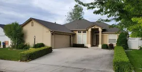 Beautiful Home in Golf Course Community - 3 Bedroom plus Den - Image 2