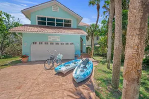 Direct Oceanfront Hideaway Beach House 3 story with Rooftop Terrace! - Image 4