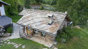 Cabin with fenced garden - Image 2