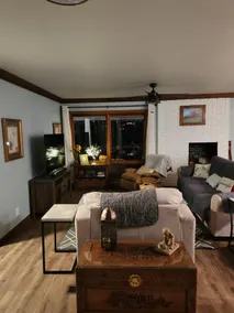 Lake shore home right on the water with private boat dock - Image 2