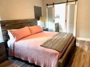 Open floor plan w/private pool! 2mi to Stadium/Shopping/Food - Image 5