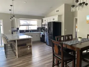 Open floor plan w/private pool! 2mi to Stadium/Shopping/Food - Image 4