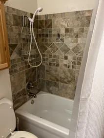 Quiet cozy 2 bedroom with pool access, gated - Image 5