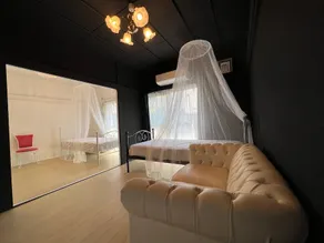 [Room 103] Cute room with black and white princess-style interior/bed with canopy/chandelier/kitchen/6 minutes from the station - Image 3