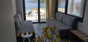 Loft-style villa with a pool and sea view - Image 4