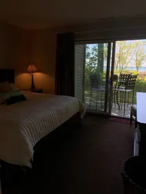 1 bedroom 2 bath condo overlooking Grand Traverse Bay and Acme Creek - Image 4