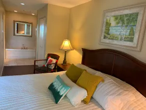 1 bedroom 2 bath condo overlooking Grand Traverse Bay and Acme Creek - Image 5