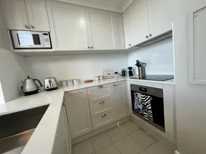 STUNNING! 'New York Style' Roof Top 2 Car Apartment - Image 4