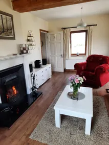 Country cottage with large garden - Image 5
