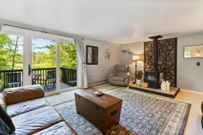 Little Longbow Lakefront Chalet - Image 4