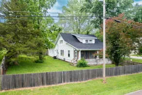 Remodeled Rocheport Sunflower House - A Bungalow in Historic Rocheport - Image 2