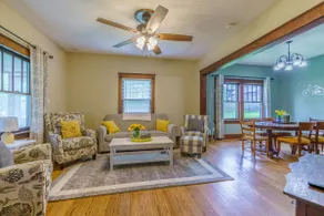 Remodeled Rocheport Sunflower House - A Bungalow in Historic Rocheport - Image 4