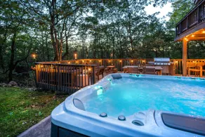 Tuxedo Hilltop Retreat with a Large Hot Tub - Image 5