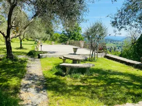 Cottage with exceptional views of the valley - Image 2