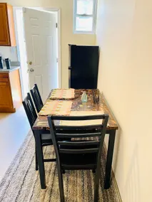 Cozy and Quaint 1-Bedroom w/Backyard - Image 3