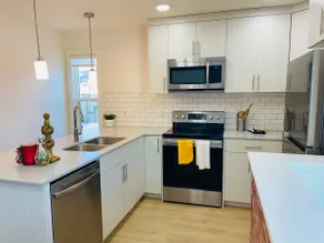 A Comfy Private Pad- 1 BR/ 2 Queen Beds - Image 2