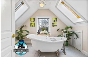 1620 Seaview: Top 1% • Firepit • Walk to Downtown - Image 5