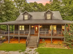 Large creekside retreat! Near wineries, hiking, orchards, fishing - Image 2