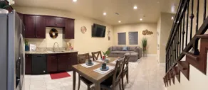 Cozy/Stylish Town House in Downtown Rialto - Image 4