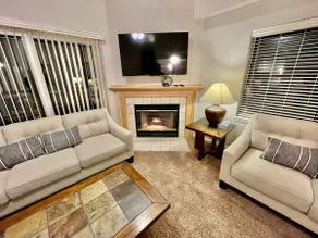 Sahara's Oasis- 4 BDRM 3 BA Sleeps 12! Indoor Pool, Gym, Lake, Golf & Playground - Image 5
