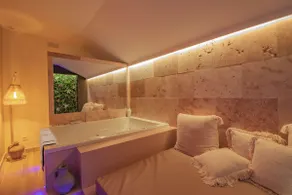 Luxurious spa suite, secret room - Image 3