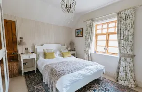 Unique Accommodation with Amazing Views - Image 3