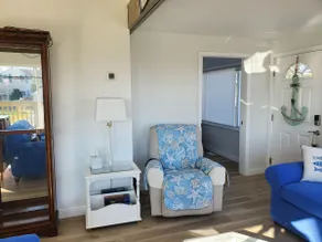 Vi's Lakeview Cottage - Image 2