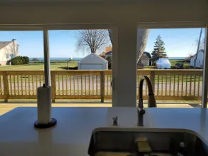 Vi's Lakeview Cottage - Image 3