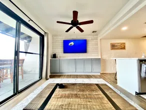 Updated condo with ocean views & air conditioning - Image 4