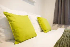 Premium City Apartment w. balcony! Free parking! - Image 2