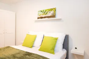Premium City Apartment w. balcony! Free parking! - Image 3