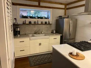 The Fox's Retreat - A Cozy Cabin for Two - Image 4