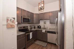 Charming 1 Bedroom Downtown P402 - Image 5