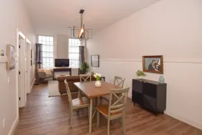 Charming 1 Bedroom Downtown P402 - Image 3