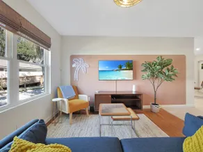 Little Palm Bungalow close to downtown and beaches - Image 3