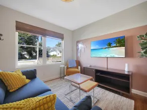 Little Palm Bungalow close to downtown and beaches - Image 2