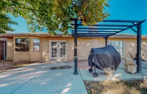 Cozy home 3beds/2bath! Office, Coffee bar, & Patio - Image 3