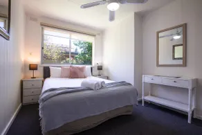 Family Apt, 2BR w Private Garden 6 guests (rm 10) - Image 3