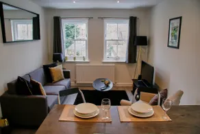 St Albans - 2 bedroom flat-free parking - Image 2