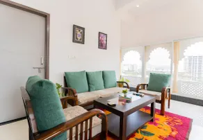 Pristine apartment, great views and location - Image 2
