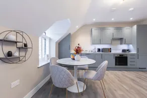 Elliot Oliver - Stylish Loft Style Two Bedroom Apartment With Parking - Image 2
