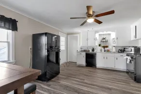 Play & Stay: Modern Apartment with Game Room - Image 2